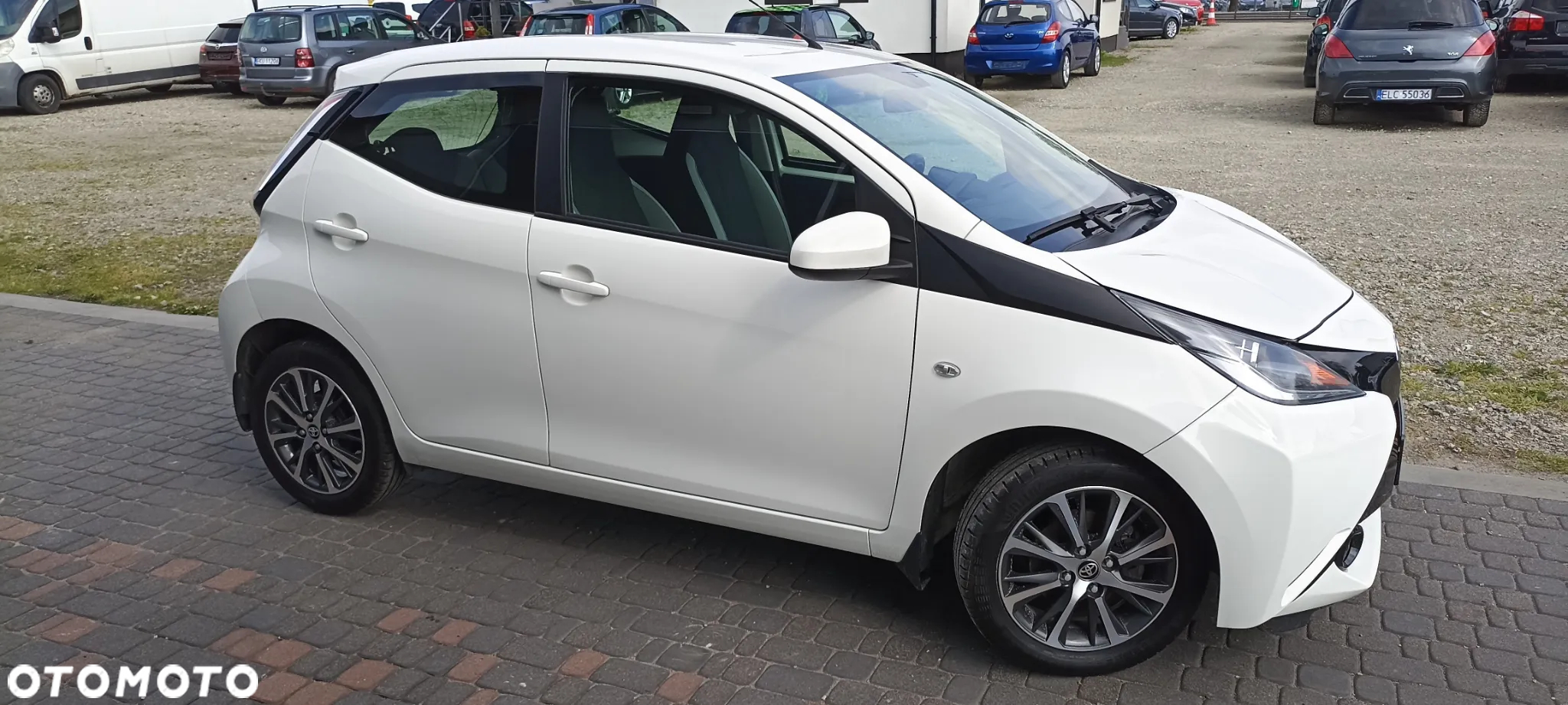 Toyota Aygo x-play touch - 18
