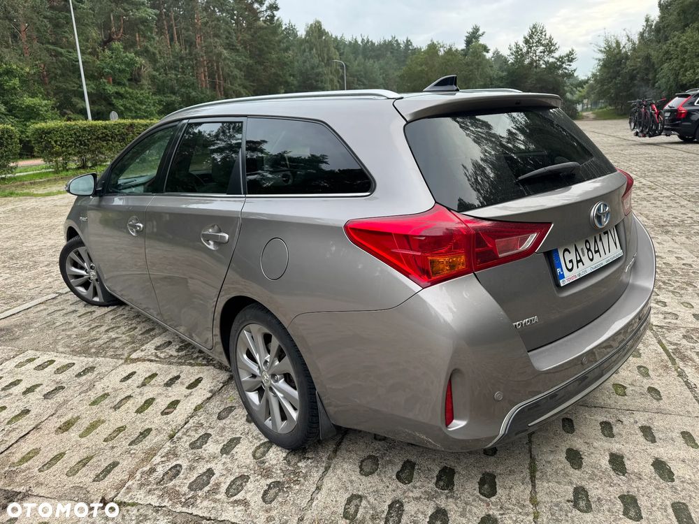 Toyota Auris Hybrid 135 Prestige - 24