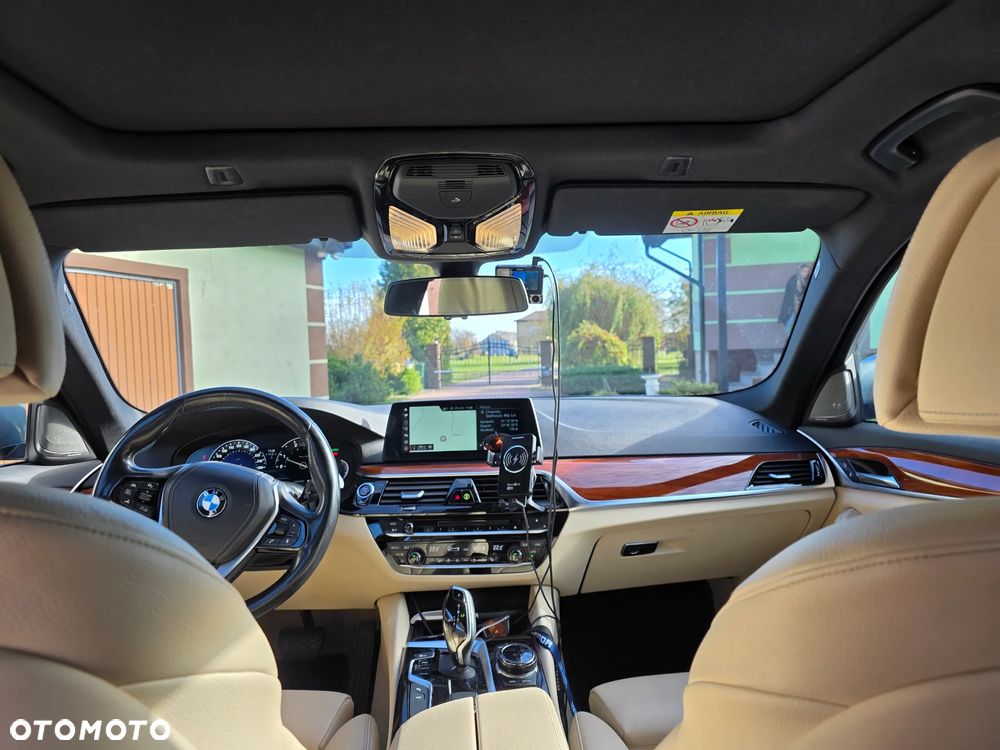 BMW Seria 5 520d xDrive - 10