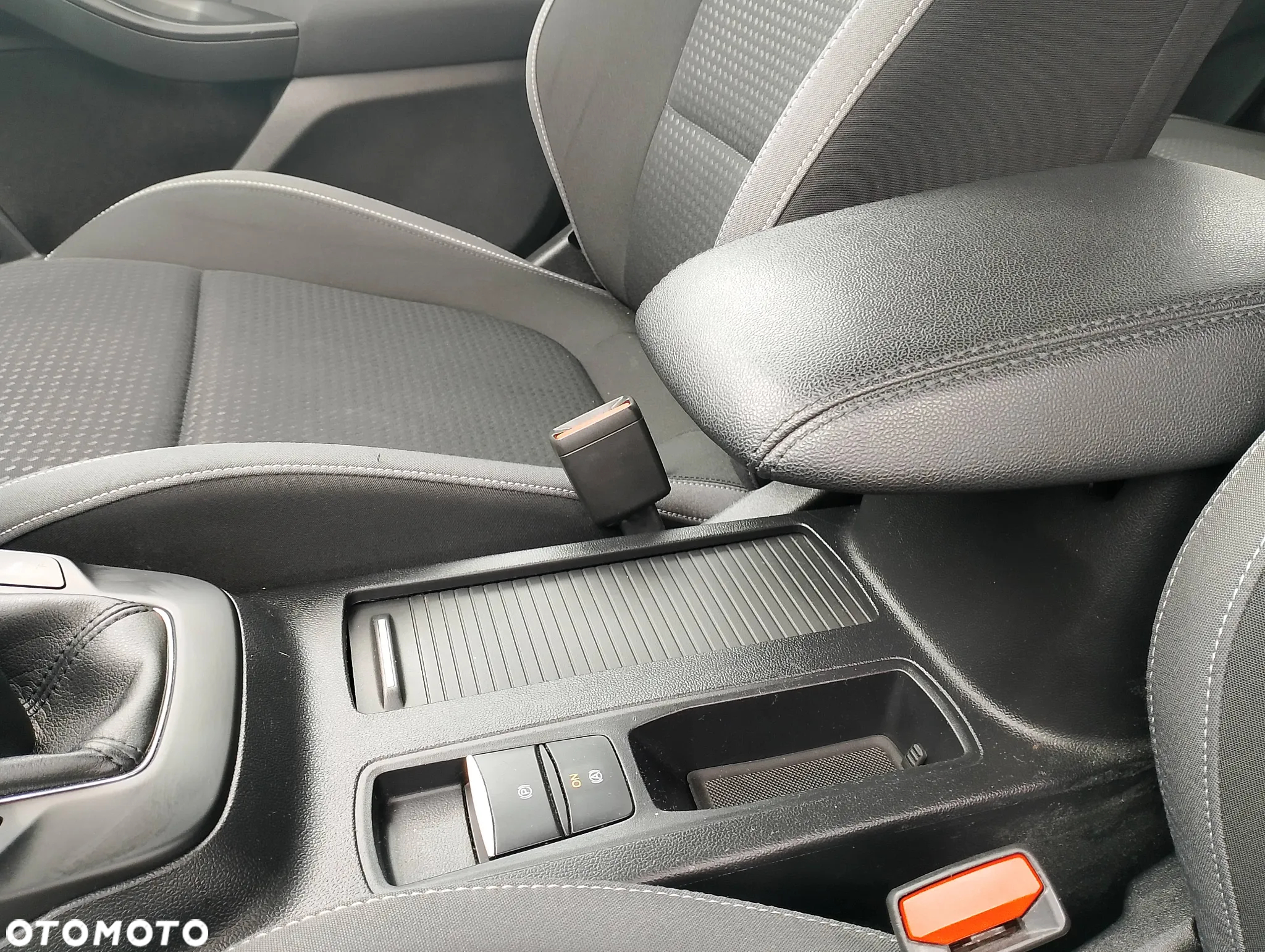 Ford Focus 1.5 TDCi SYNC Edition - 27