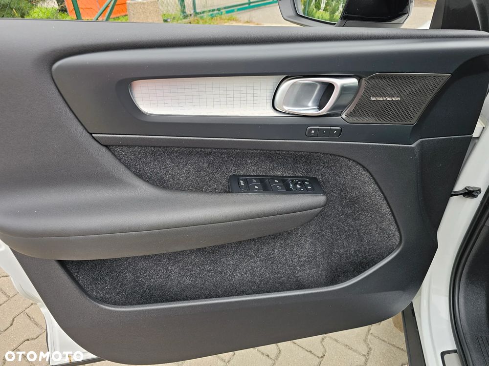 Volvo XC 40 - 25