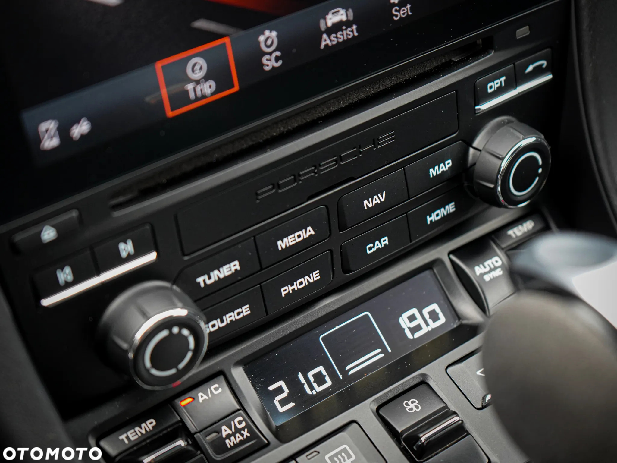 Porsche 911 Carrera 4 GTS PDK - 25