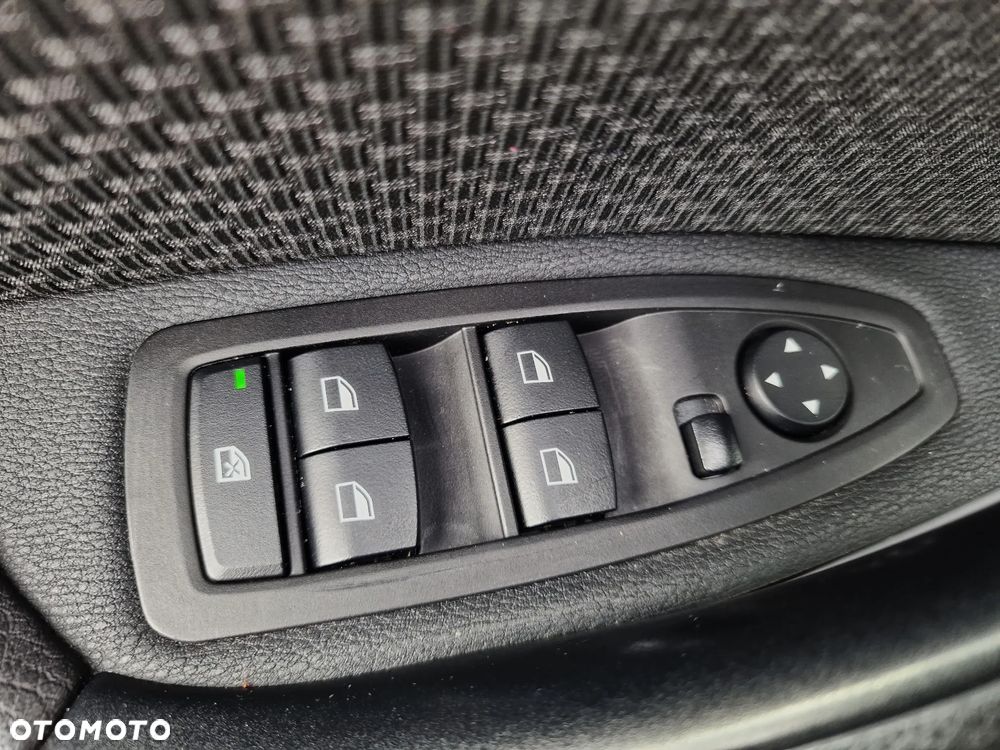 BMW X1 sDrive20d - 33