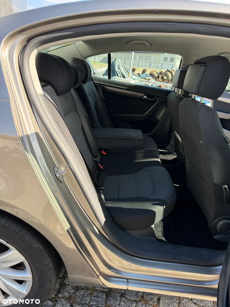 Volkswagen Passat 1.8 TSI Comfortline - 9