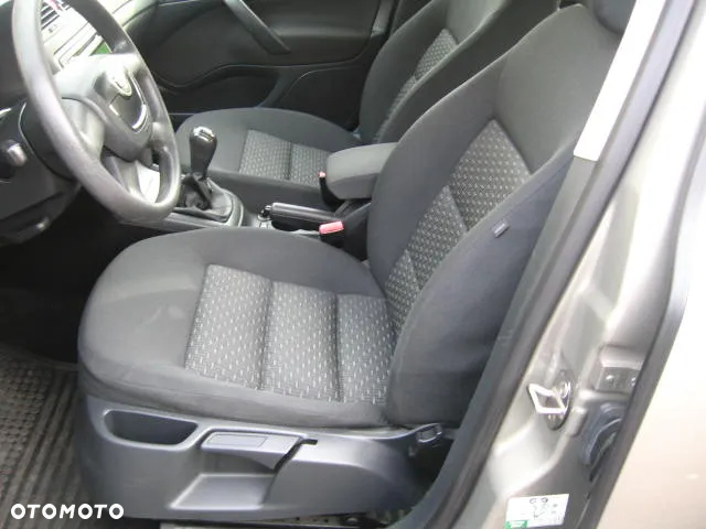 Skoda Octavia 1.6 Ambiente - 12