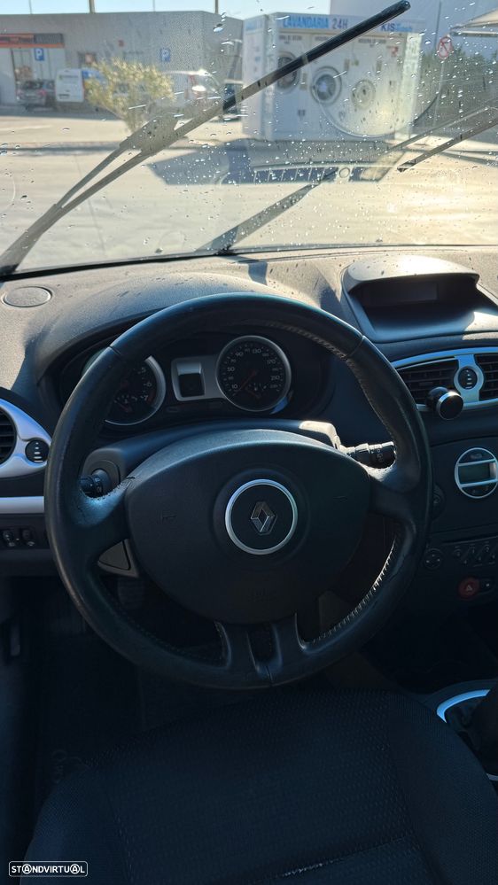 Renault Clio 1.2 16V Confort - 32