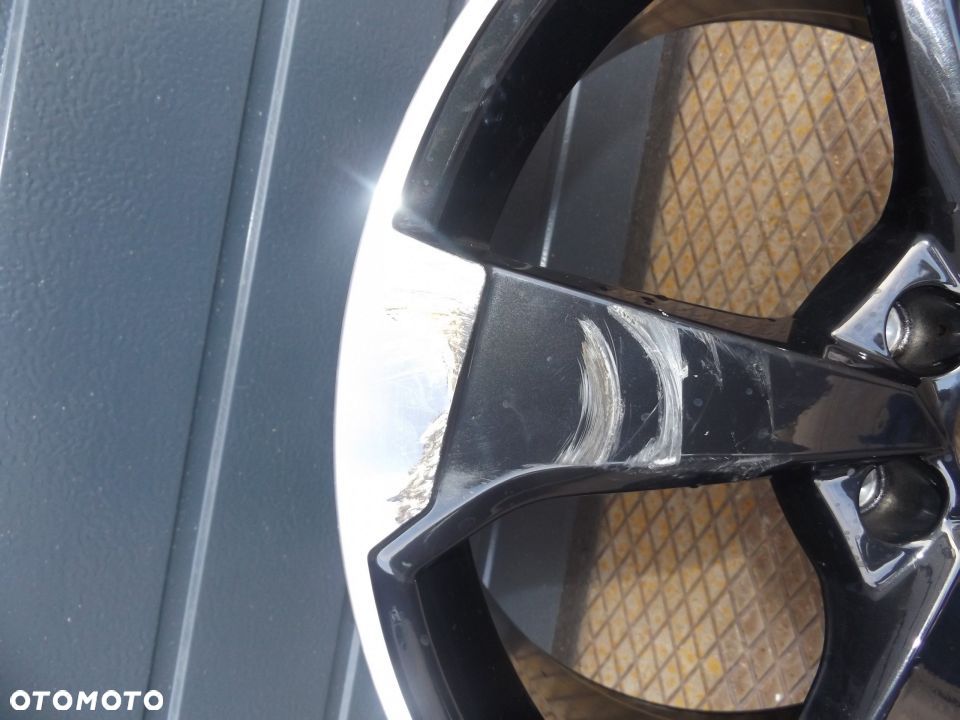 FELGA ALUMINIOWA AUDI A3 8.5x19H2 ET53 5x112 8V0 - 2