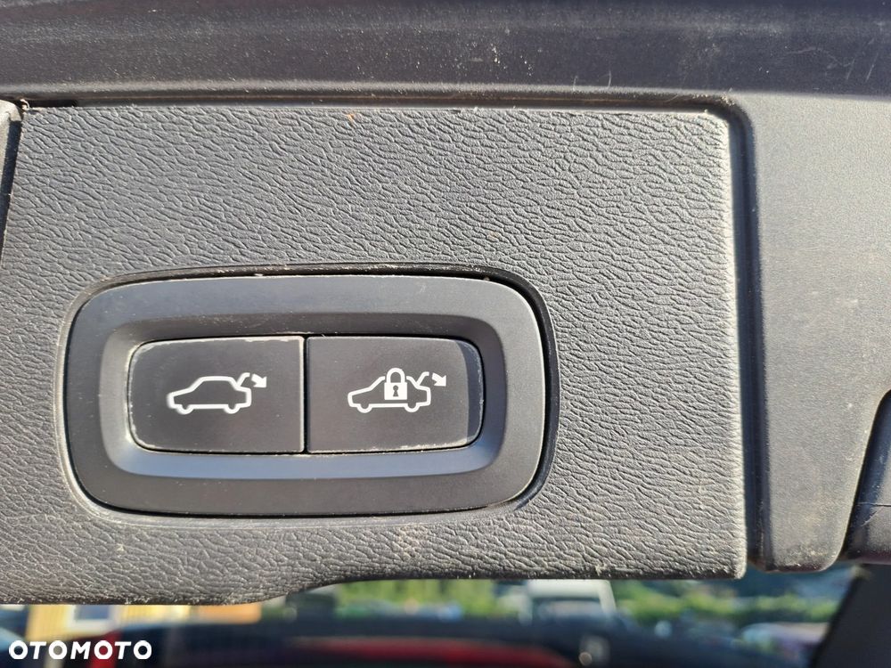 Volvo XC 60 T6 AWD Geartronic RDesign - 23