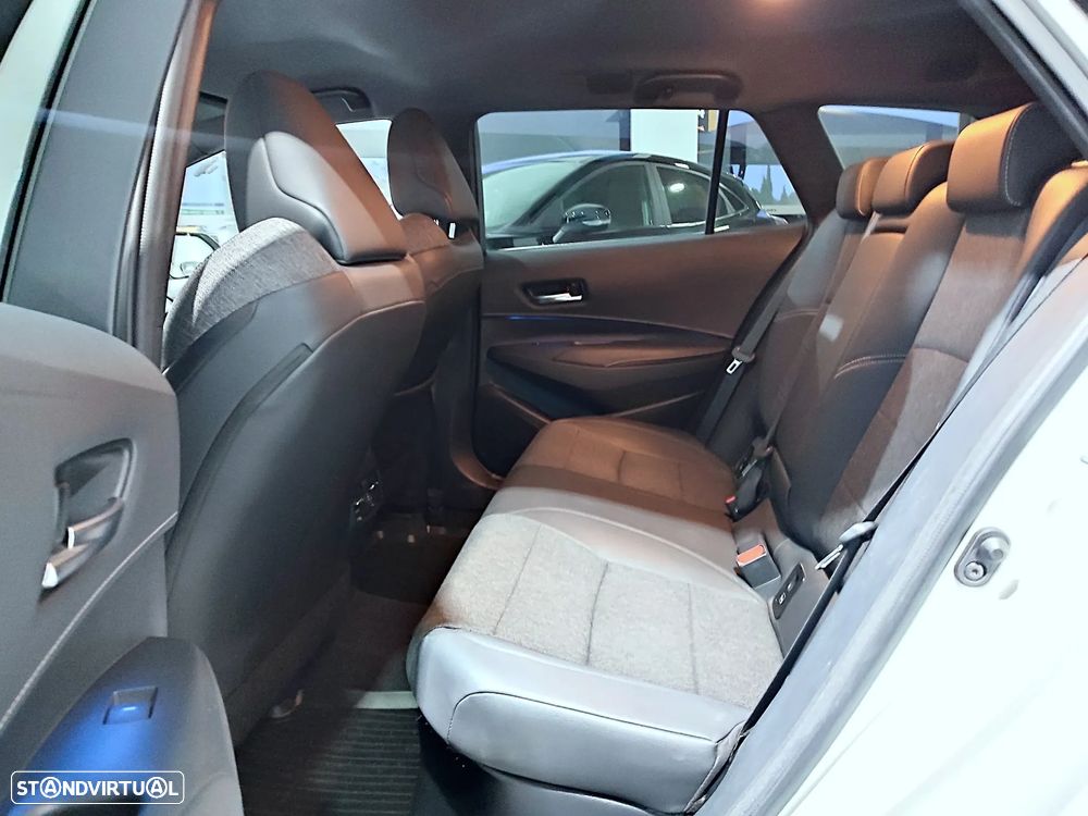 Toyota Corolla Touring Sports 1.8 Hybrid Comfort+P.Sport - 8