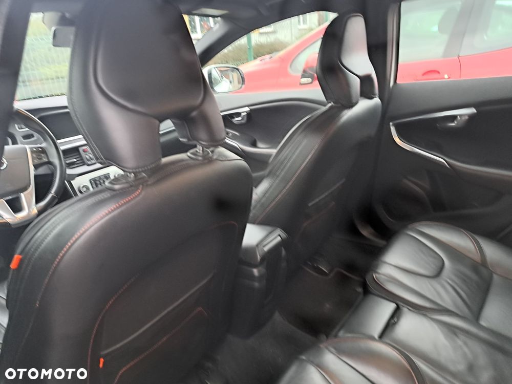 Volvo V40 D3 Drive-E Ocean Race - 11