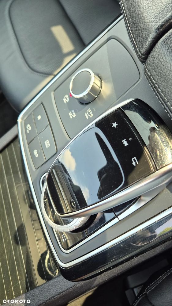 Mercedes-Benz GLE - 32