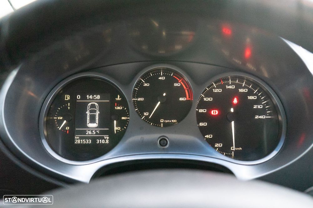 SEAT Leon 1.6 TDI DPF Ecomotive Sport - 32