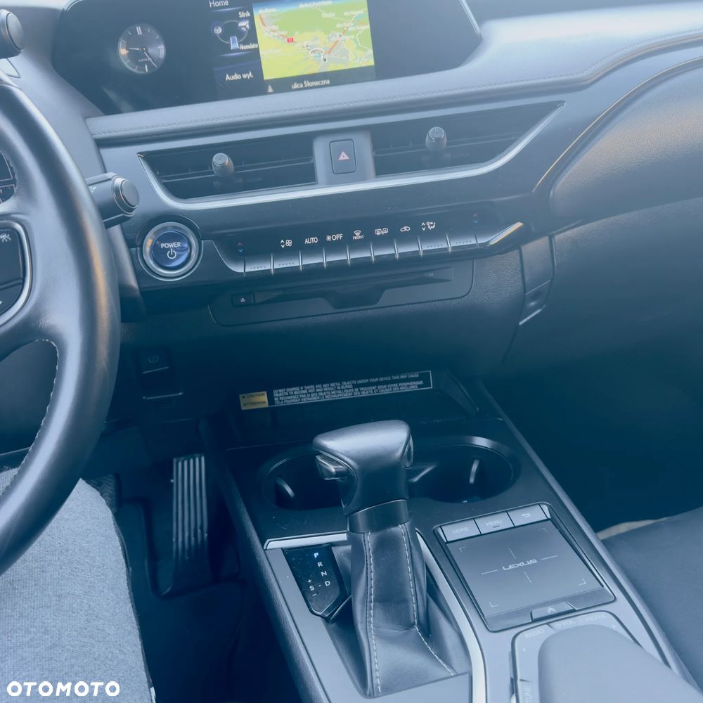 Lexus UX - 15