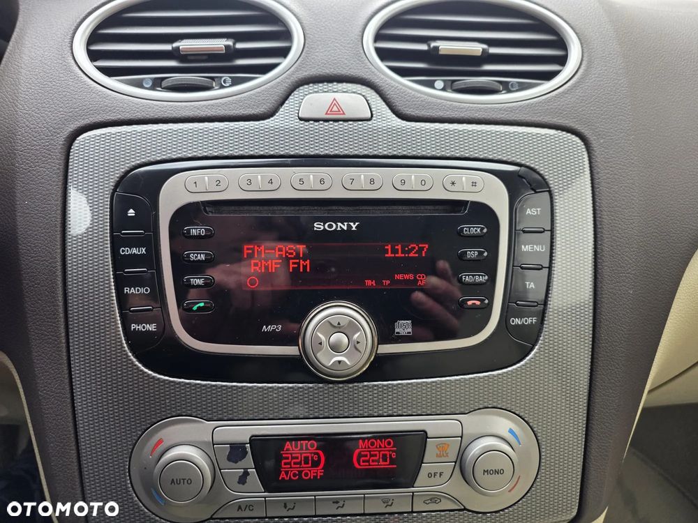 Ford Focus 2.0 16V Titanium - 19