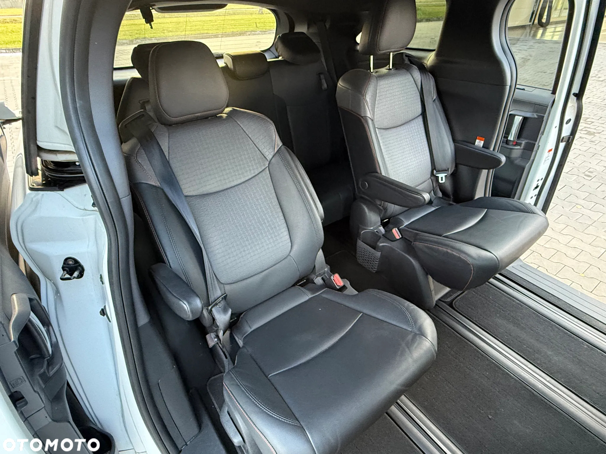 Toyota Sienna - 19