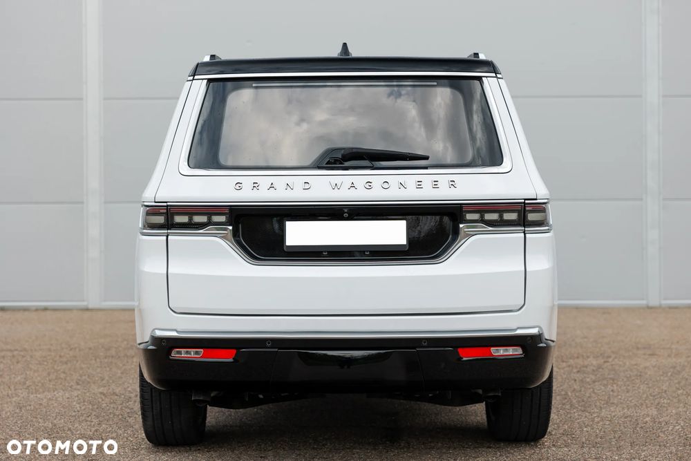 Jeep Grand Wagoneer - 7
