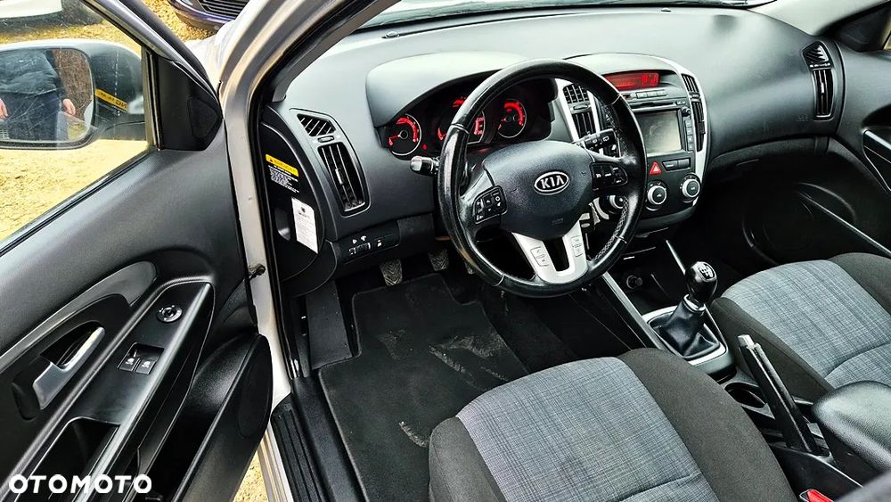 Kia Ceed 1.4 CVVT Dream-Team Edition - 33