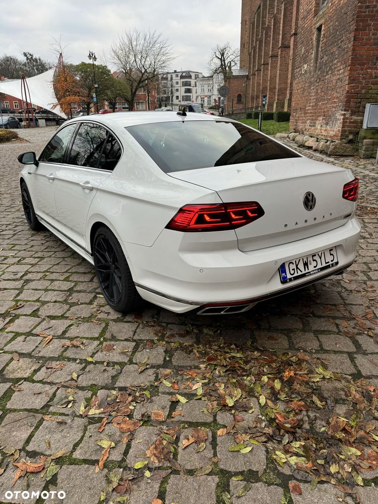 Volkswagen Passat - 4