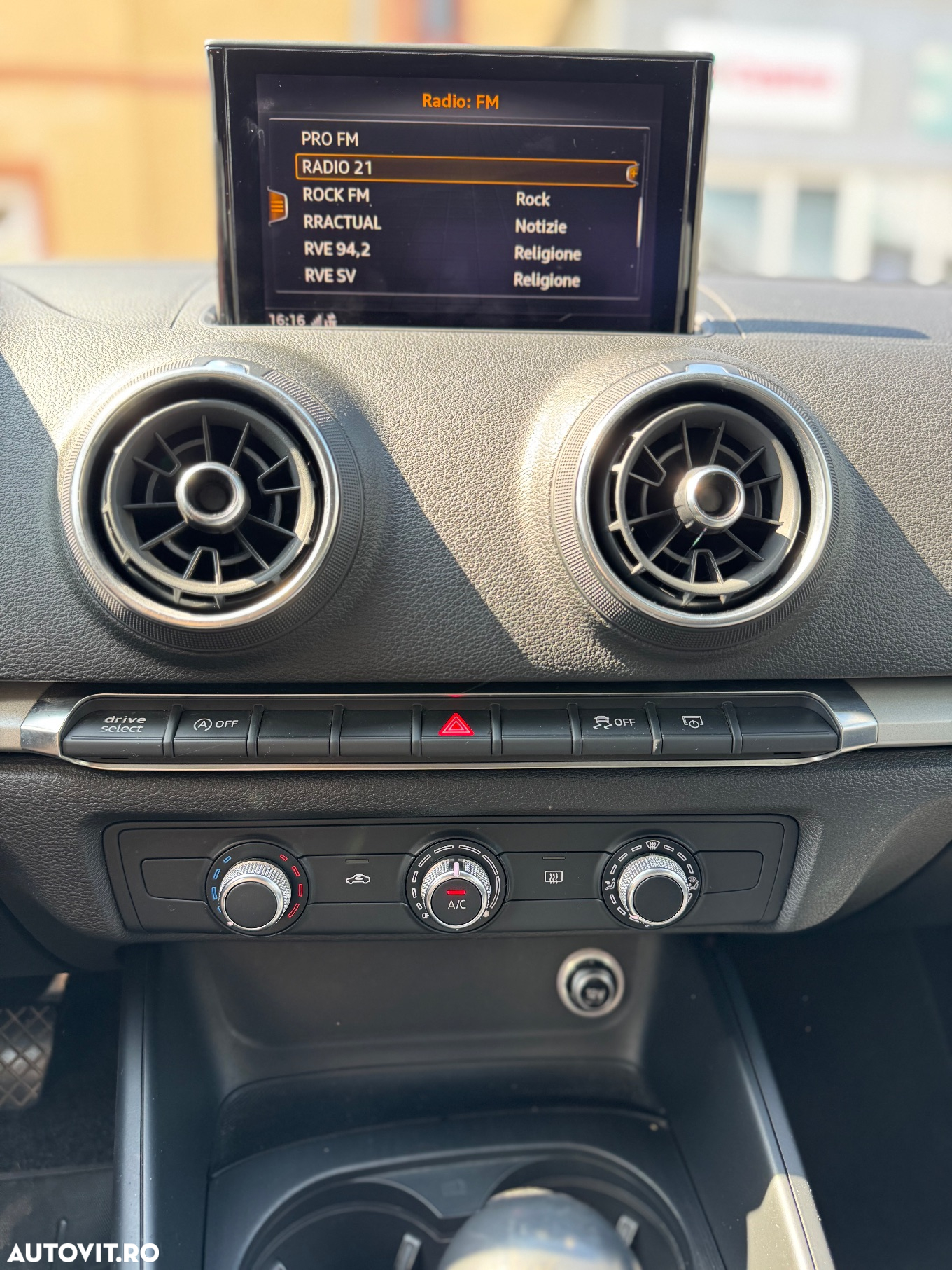 Audi A3 1.6 TDI S tronic Sport - 16