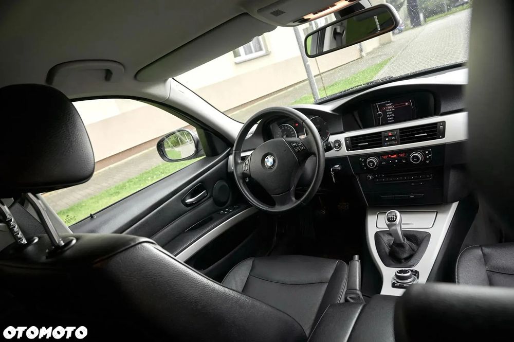 BMW Seria 3 318d DPF Touring Edition Sport - 2