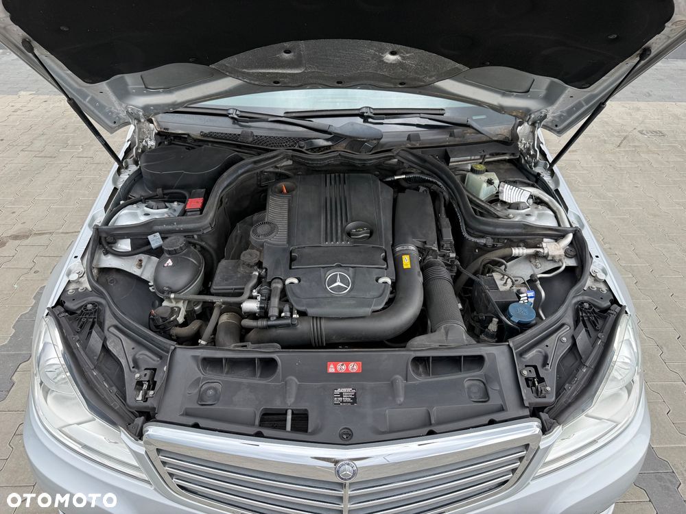 Mercedes-Benz Klasa C 180 CGI Automatik BlueEFFICIENCY Elegance - 7