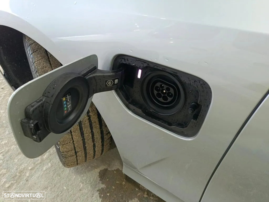 BMW 330 e Touring Auto - 9