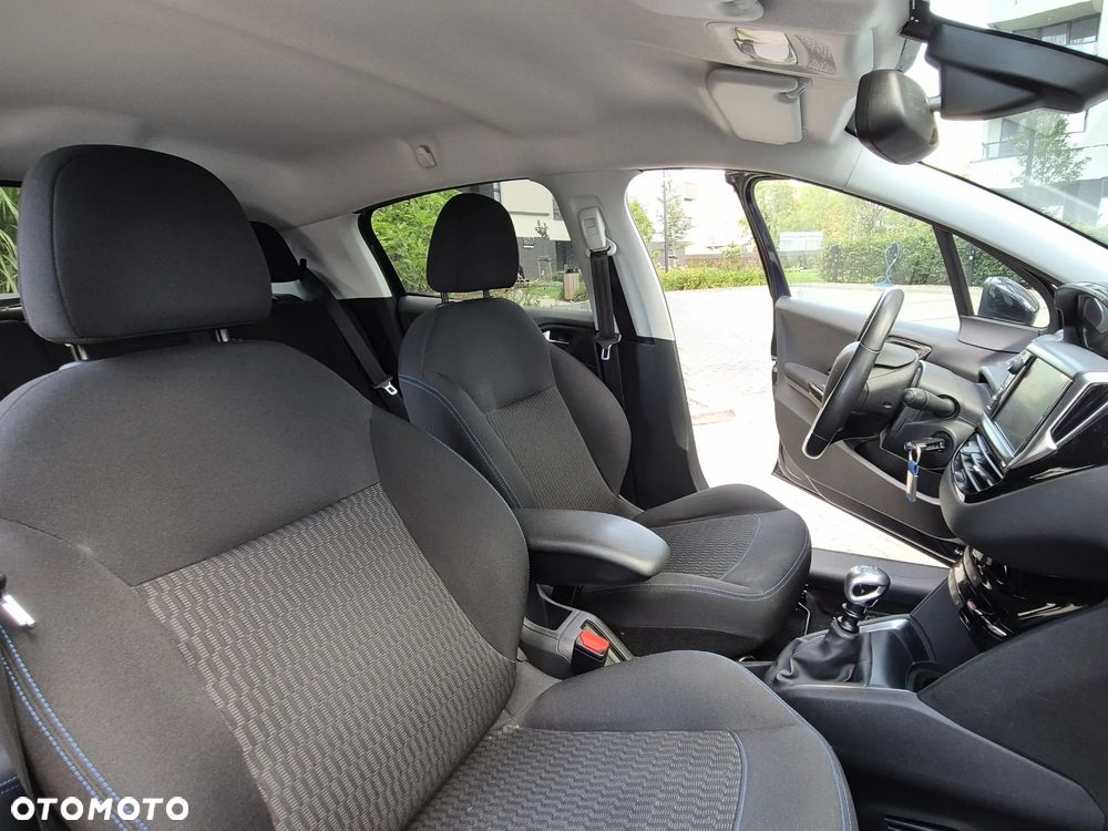 Peugeot 208 1.2 PureTech GPF Signature S&S - 6
