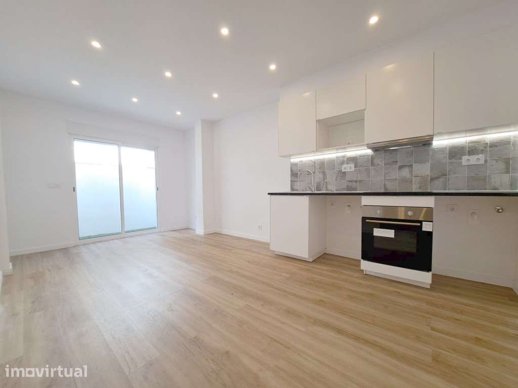 Apartamento T1+1 com logradouro para venda em Sacavém - Loures - Li... - Grande imagem: 5/20