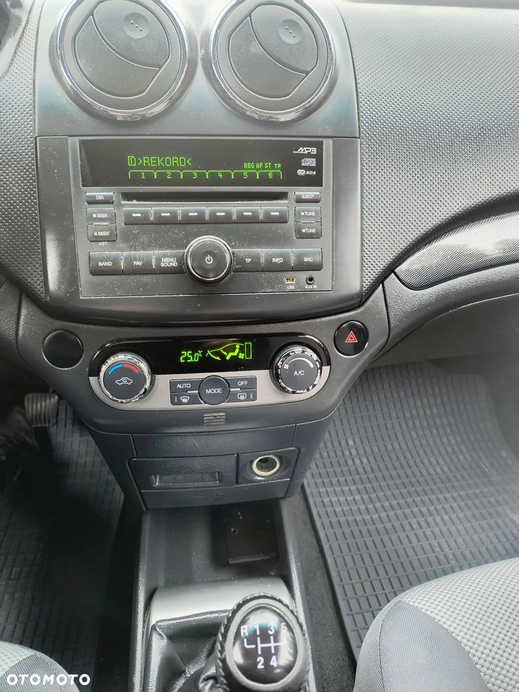 Chevrolet Aveo 1.4 LT - 21