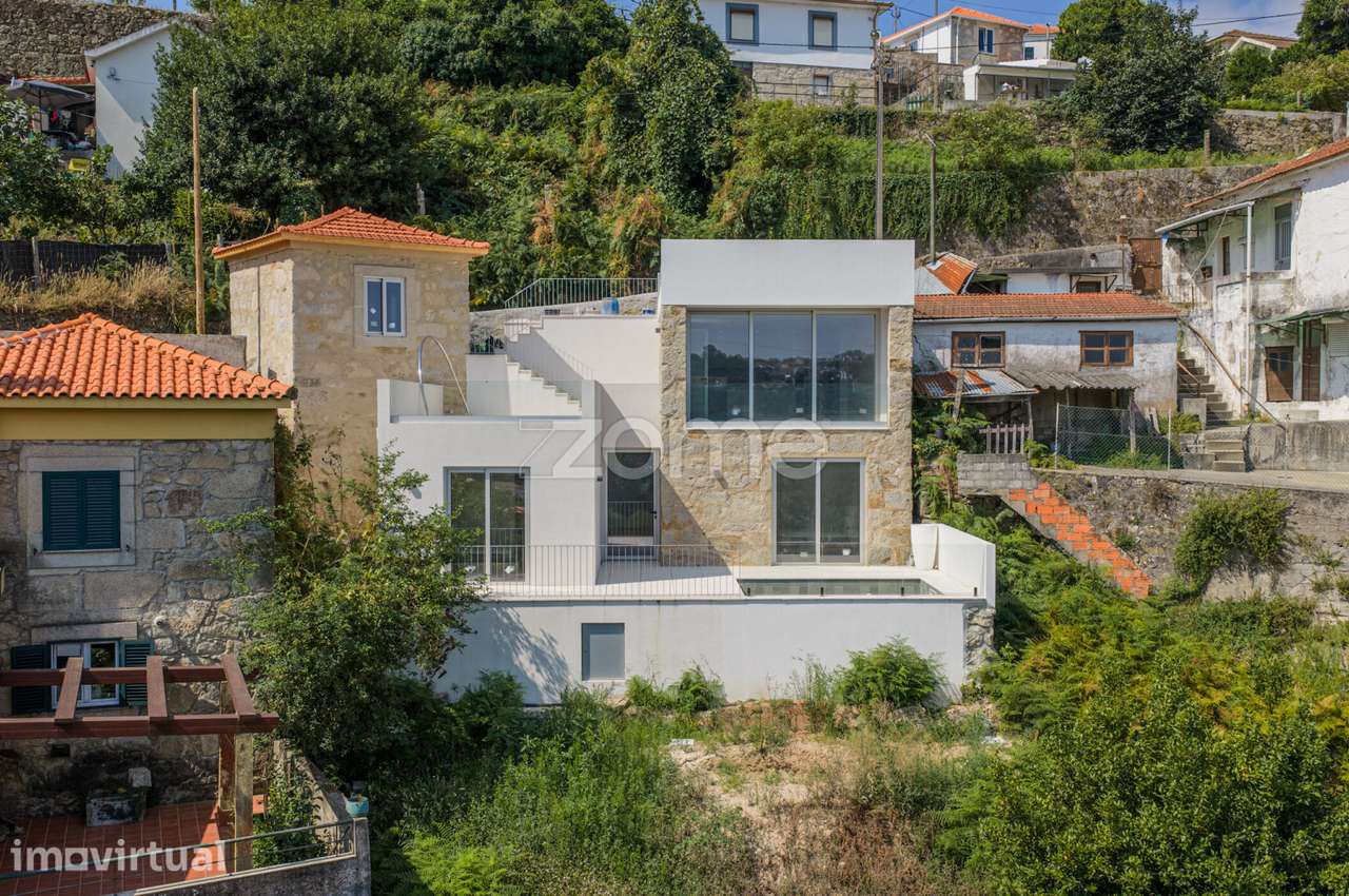 Moradia T3 com piscina e vistas únicas para o Douro, em Avintes - Grande imagem: 4/30