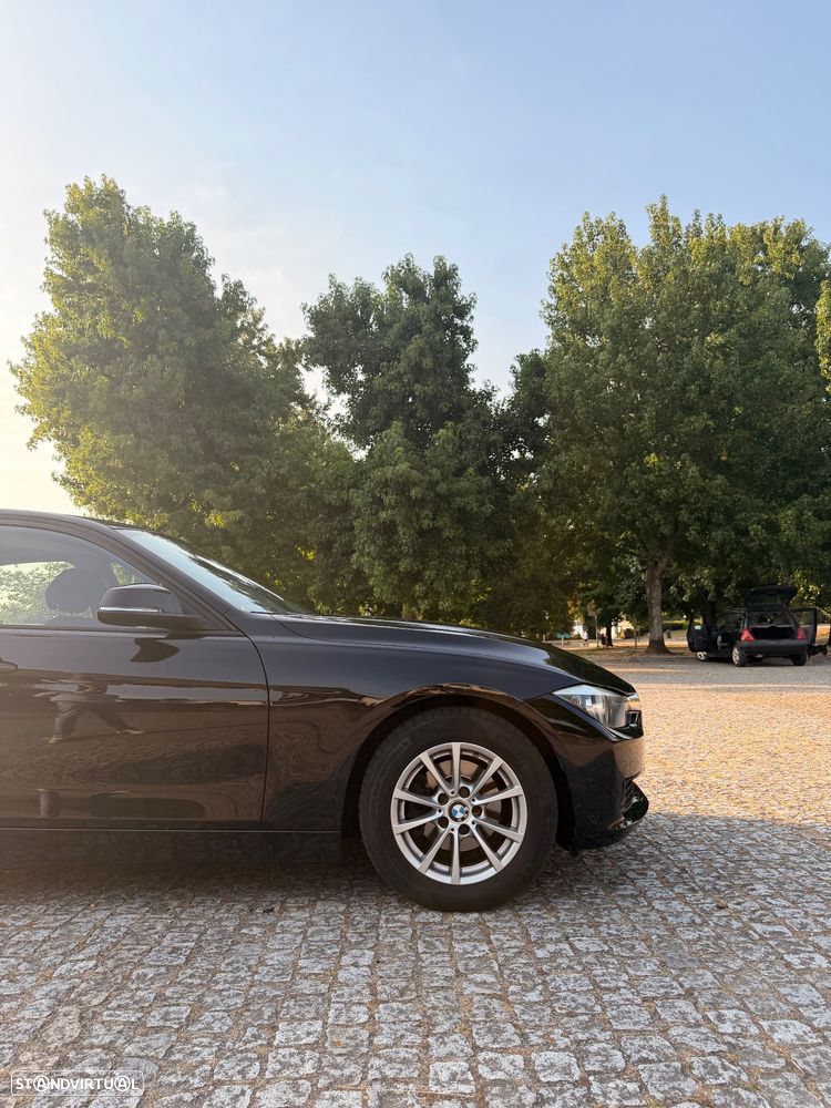 BMW 318 d Auto - 13