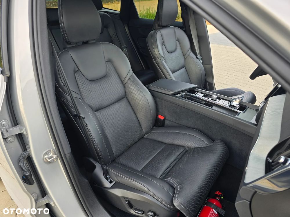 Volvo XC 60 T6 AWD Recharge Plus Dark - 29
