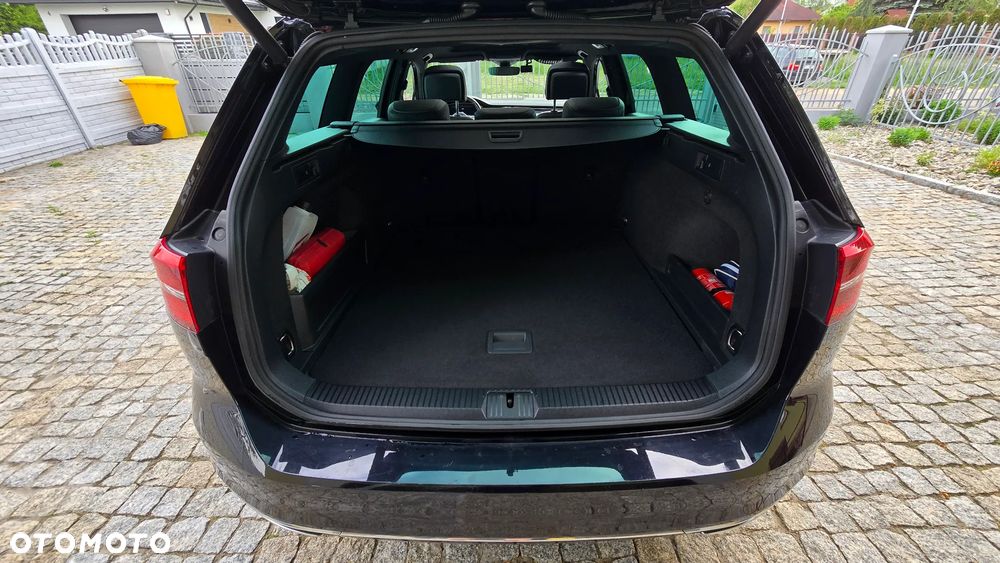 Volkswagen Passat - 12