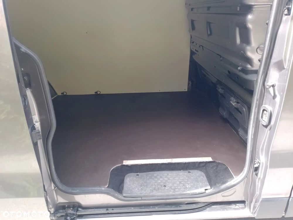 Nissan NV300 - 13
