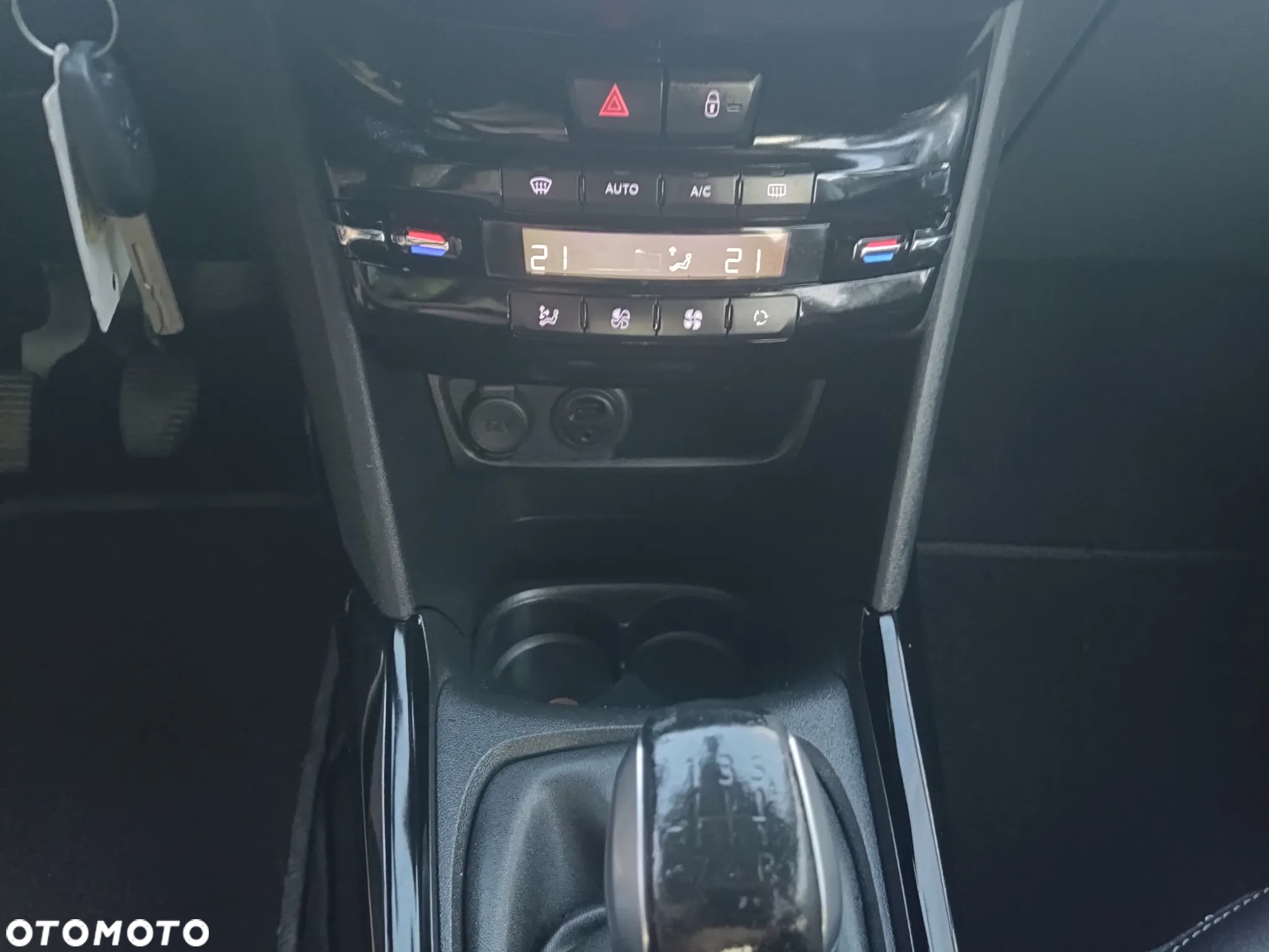 Peugeot 2008 BlueHDi 100 STOP & START Allure - 12