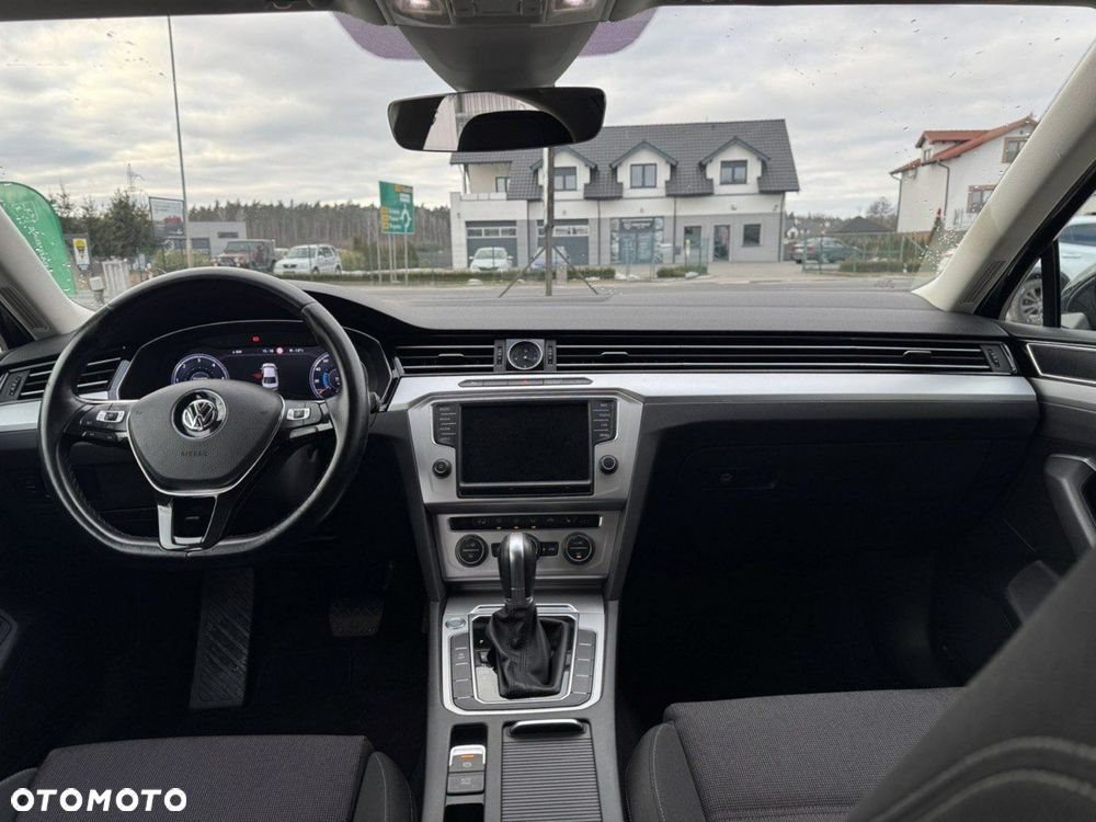 Volkswagen Passat 1.6 TDI SCR DSG Comfortline - 16