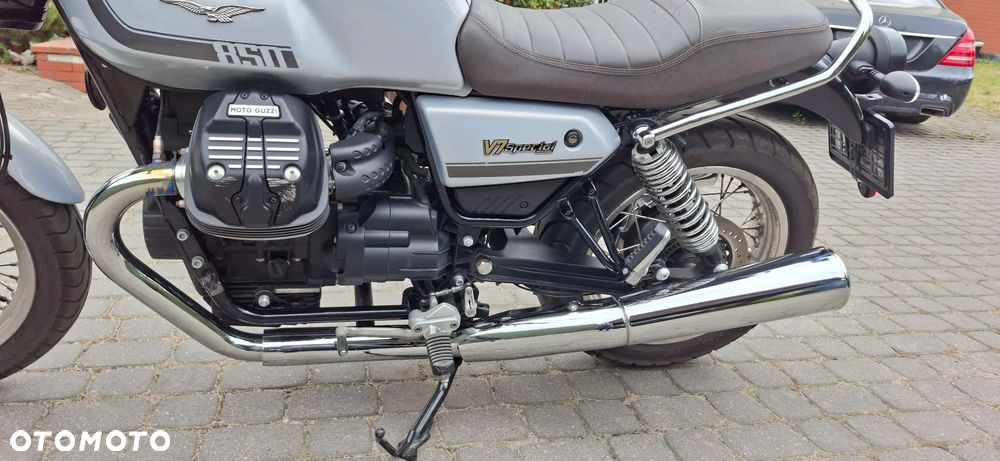 Moto Guzzi V7 - 6