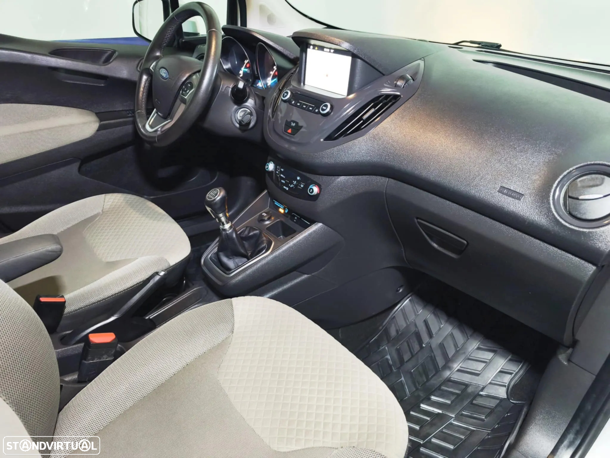 Ford Tourneo Courier 1.0 EcoBoost Titanium - 14