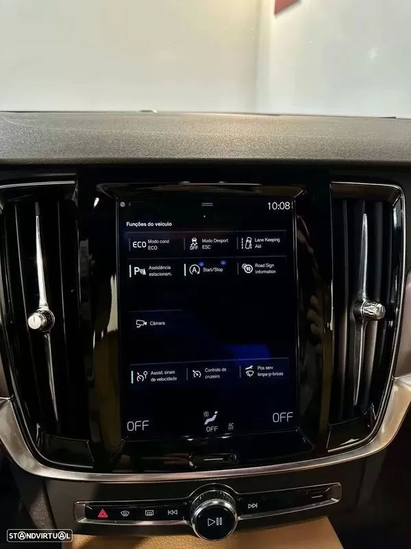 Volvo V90 2.0 D4 Momentum Geartronic - 24