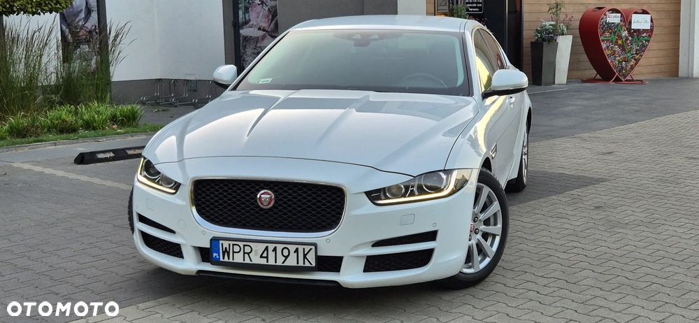 Jaguar XE 2.0 D R-Sport - 2