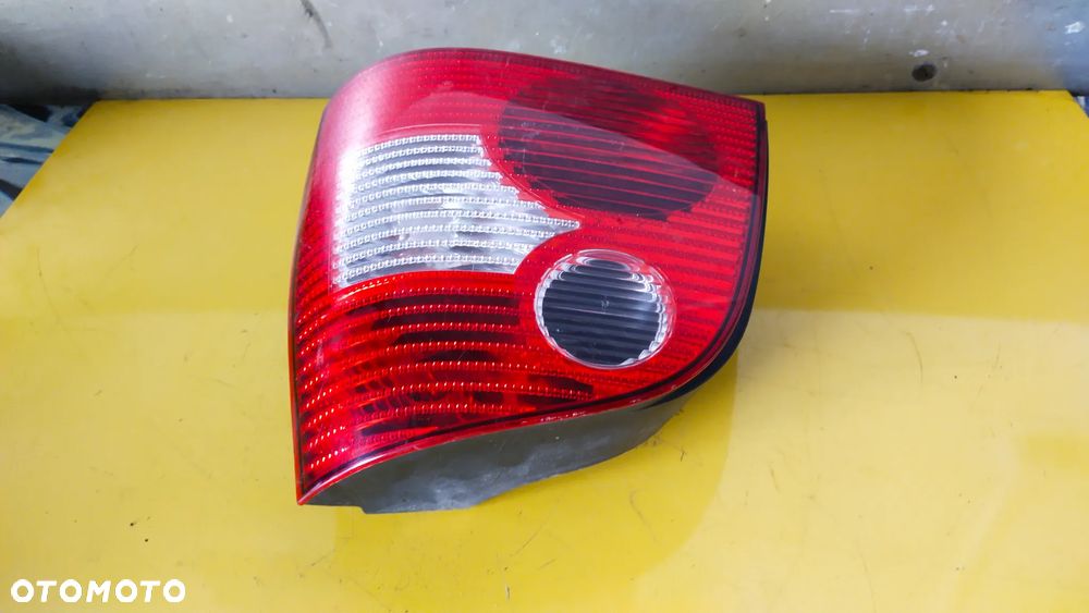 LAMPA TYLNA PRAWA VW POLO IV 5335 - 1