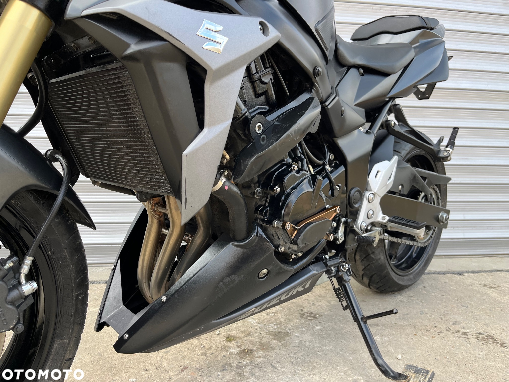 Suzuki GSR - 26
