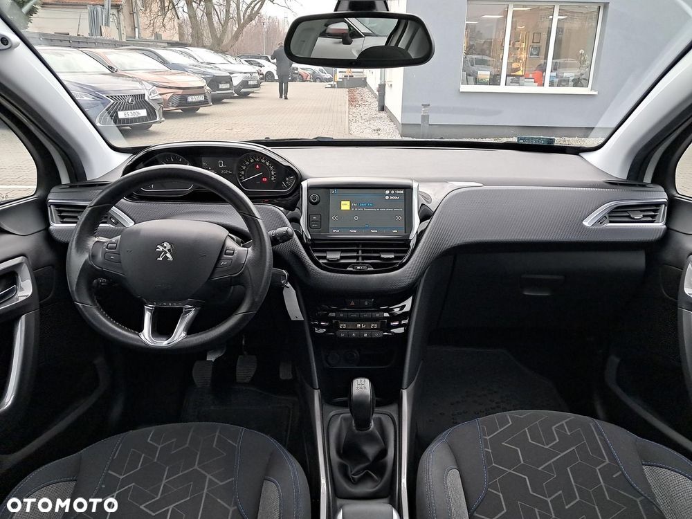 Peugeot 2008 1.2 Pure Tech Style S&S - 21