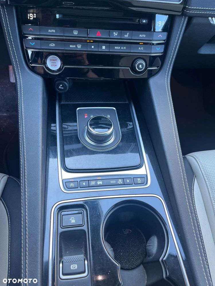 Jaguar F-Pace 3.0 TDV6 AWD First Edition - 12