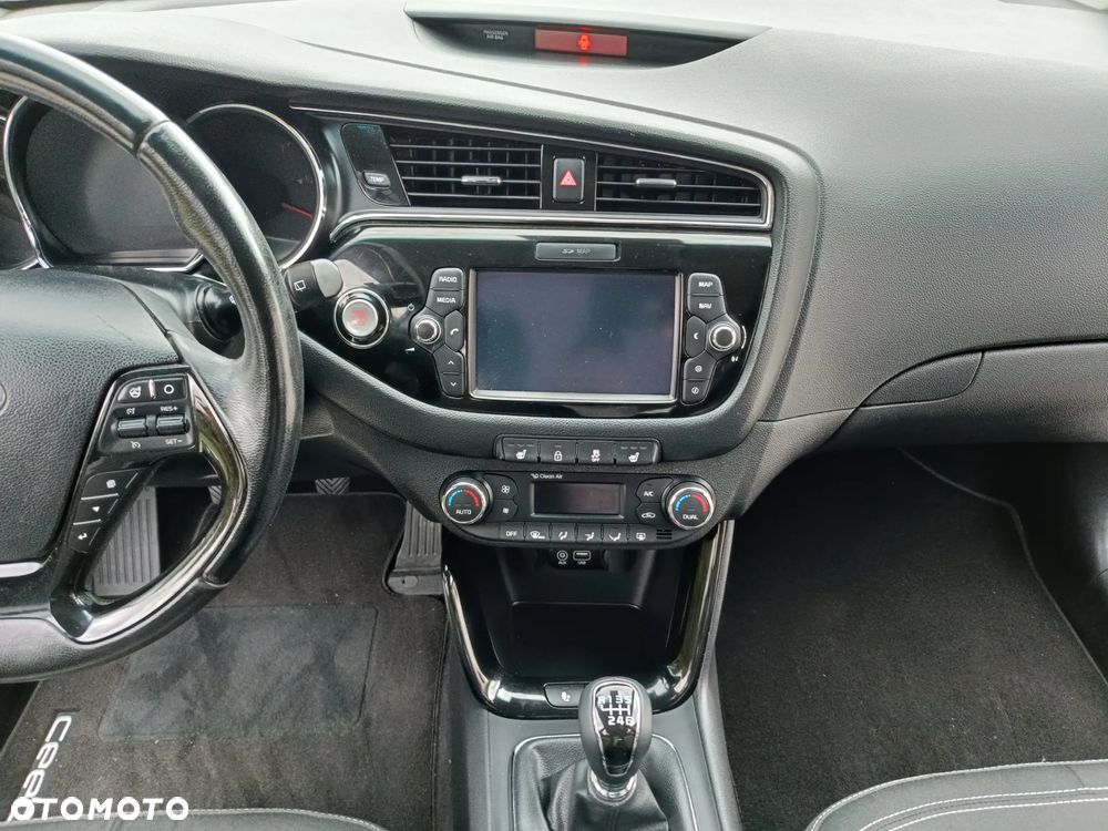 Kia Ceed - 24