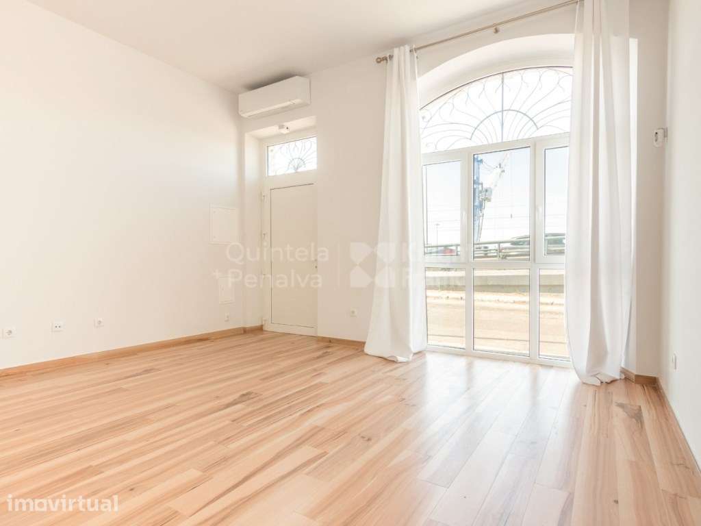 Apartamento T2 reabilitado com vista rio no Centro Histórico de Set... - Grande imagem: 2/22