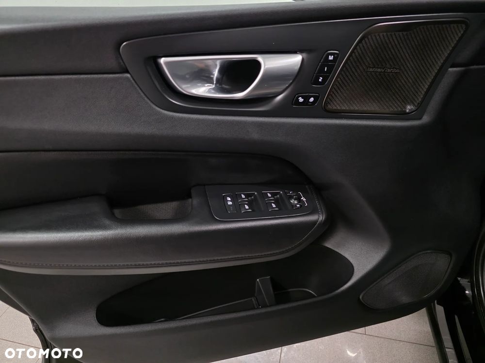 Volvo XC 60 B4 D Ultimate Dark - 25