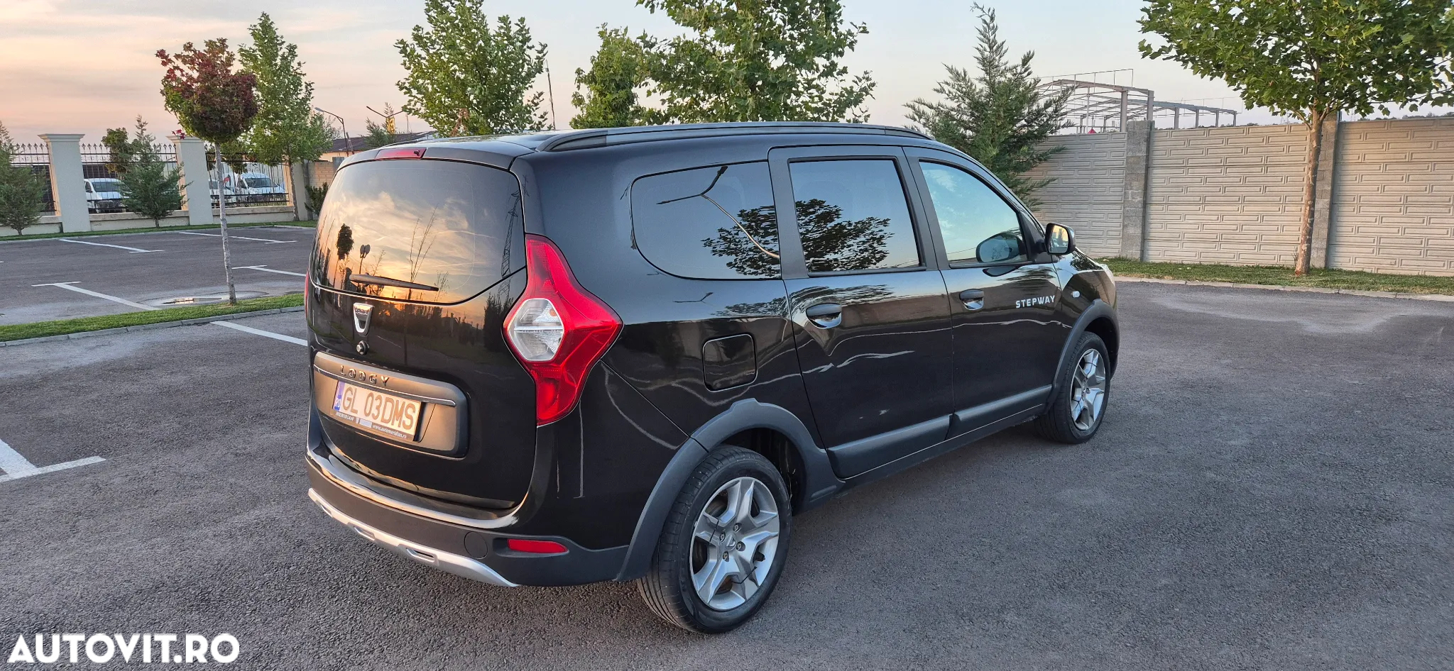 Dacia Lodgy 1.5 Blue dCi Stepway - 4