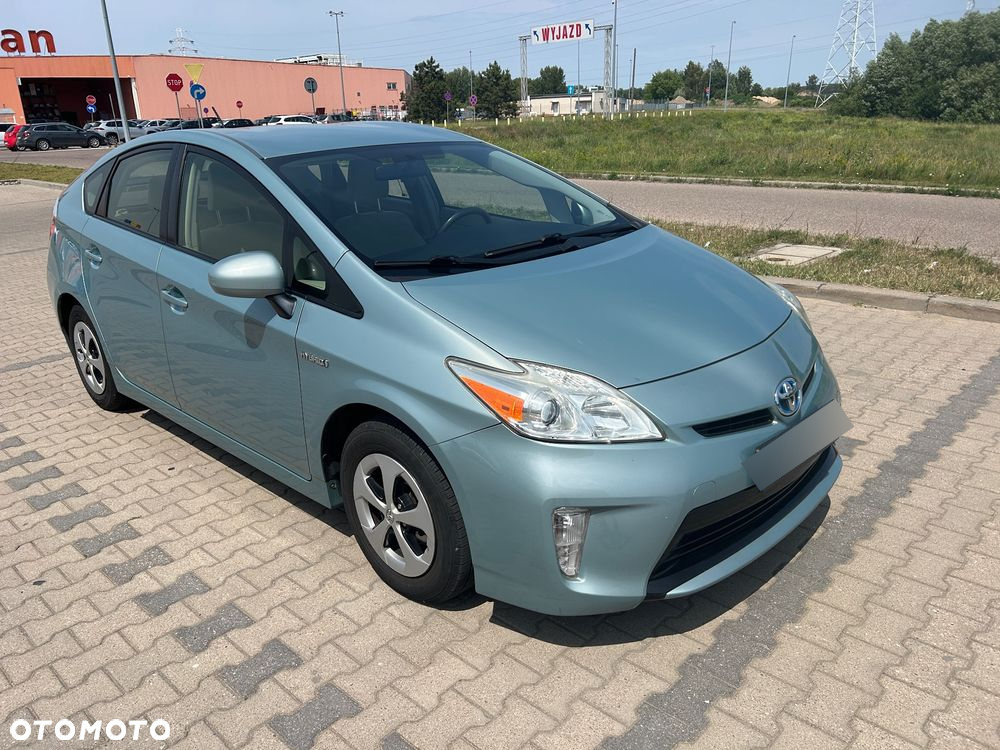 Toyota Prius (Hybrid) - 3