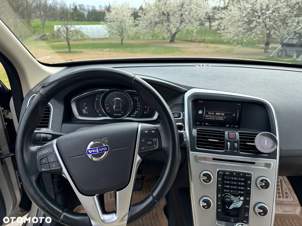 Volvo XC 60 D4 AWD Momentum - 7